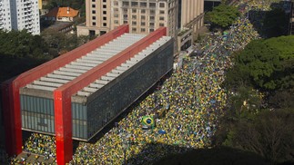 Bolsonaro defendeu a convocação de atos em Brasília e São Paulo para apresentar ao mundo 'fotografia' de seu apoio popular, apesar de recurso não ter amparo estatístico — Foto: Edilson Dantas/Agência O Globo