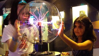 A atração "Esfera de Plasma" é um dos destaques do Museu Light da Energia — Foto: Divulgação