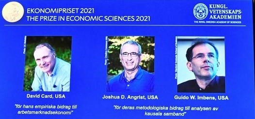 David Card, Joshua D. Angrist e Guido W. Imbens (2021/ EUA)- O canadense David Card, o americano Joshua D. Angrist e o holandês Guido W. Imbens ganharam o Nobel de 2021 por  suas pesquisas sobre mercado de trabalho e por inovações na metodologia das relações causais, ambas feitos a partir de situações da vida real. — Foto: AFP