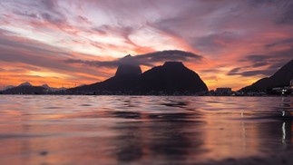 O Pão de Açúcar ao amanhecer — Foto: Márcia Foletto / Agência O Globo