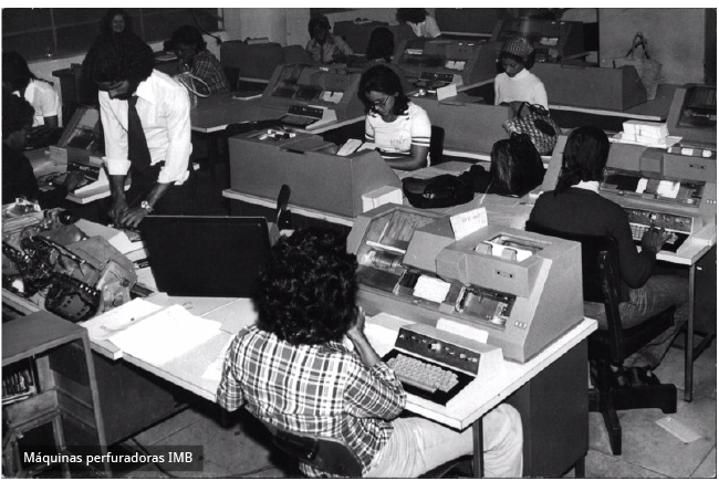 O Censo de 1980 foi o primeiro a ter os resultados preliminares divulgados no mesmo ano graças ao sistema informatizado de acompanhamento da coleta. Eram 121,1 milhões de habitantes — Foto: Arquivo do IBGE