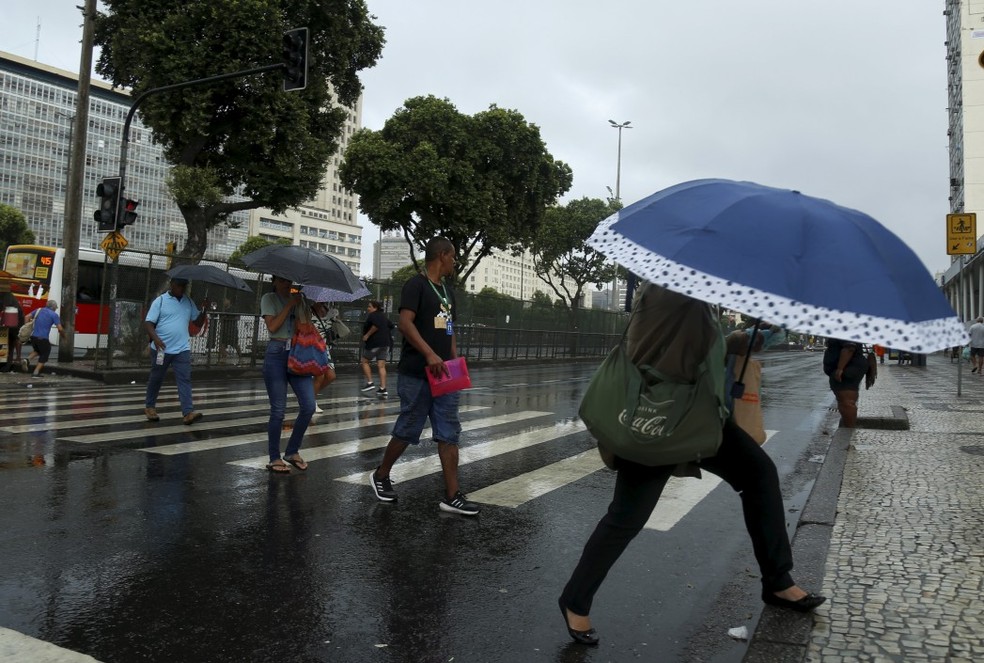 Chuva no Centro do Rio, nesta sexta-feira (22) — Foto: Fabiano Rocha / Agência O GLOBO