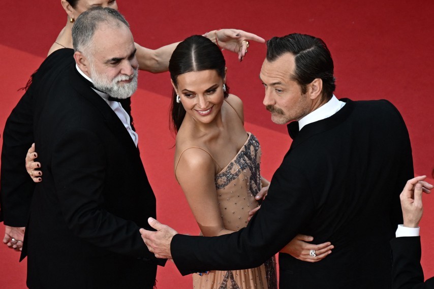 O cineasta cearense Karim Aïnouz lança 'Firebrand' com Alicia Vikander e Jude Law
