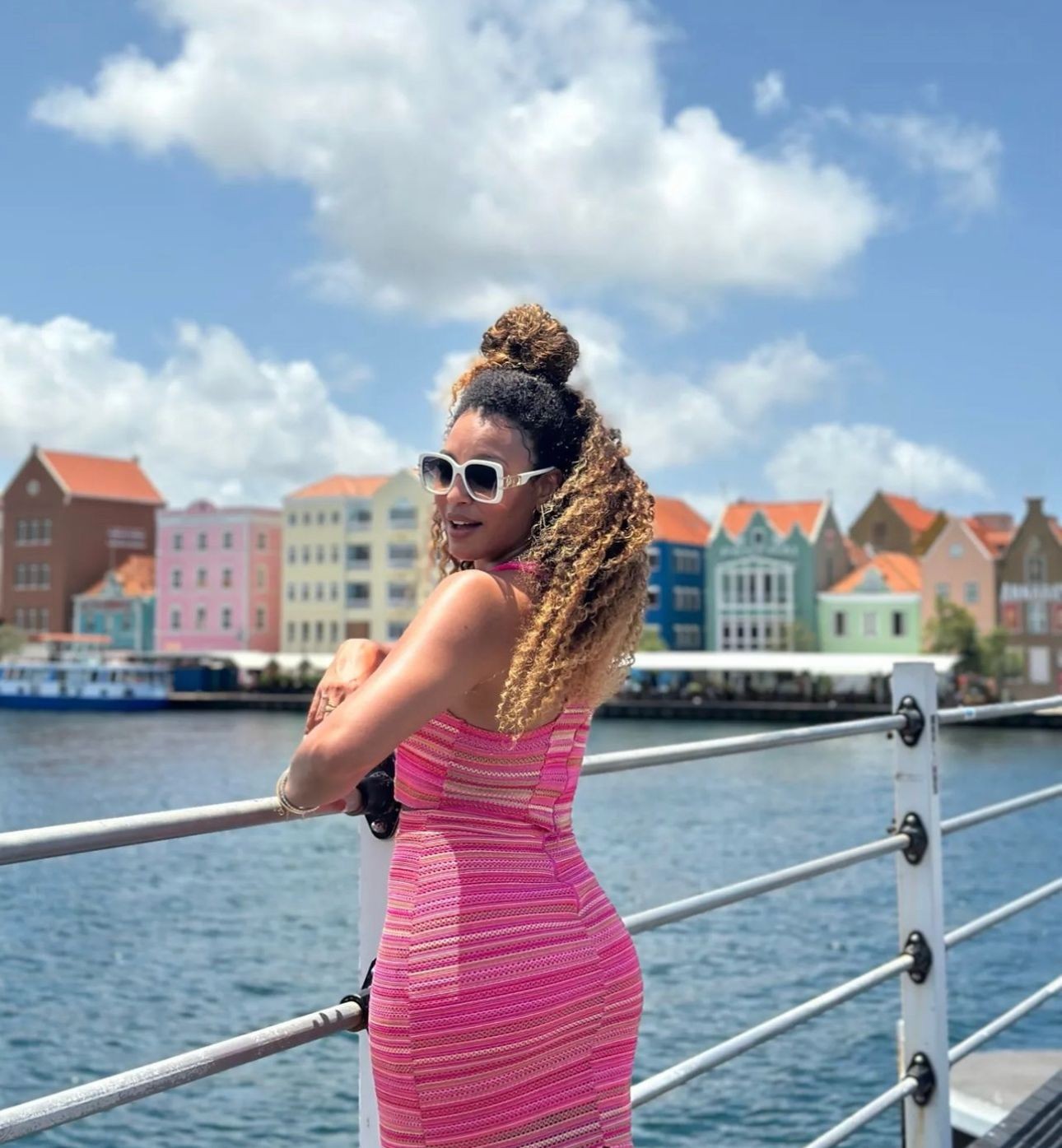 Sheron Menezzes, a protagonista Sol, viajou para Curaçao, no Caribe — Foto: Reprodução Instagram