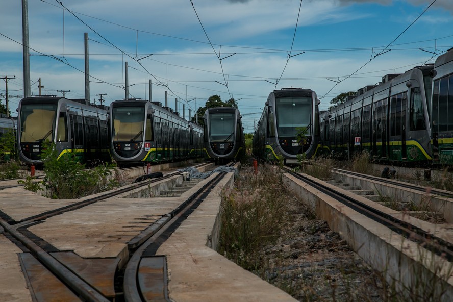 Trens comprados para o VLT de Cuiabá, cujas obras foram interrompidas
