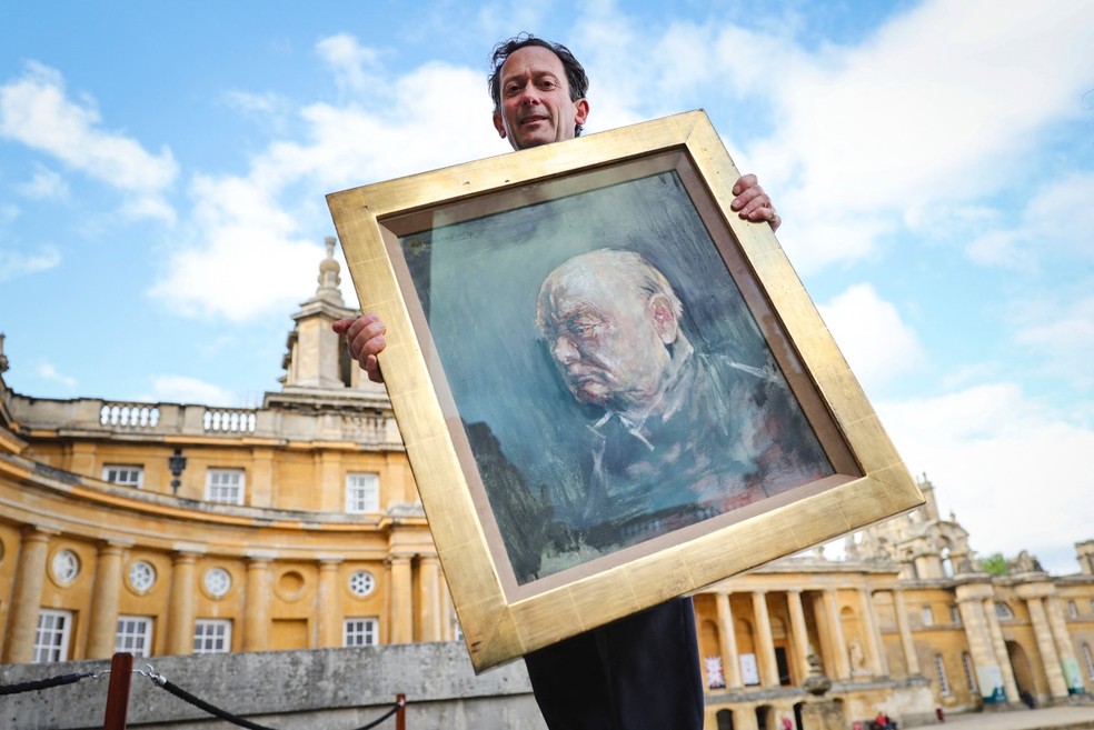Esboço de retrato de Churchill, 'odiado' e queimado pelo político, será leiloado — Foto: AFP