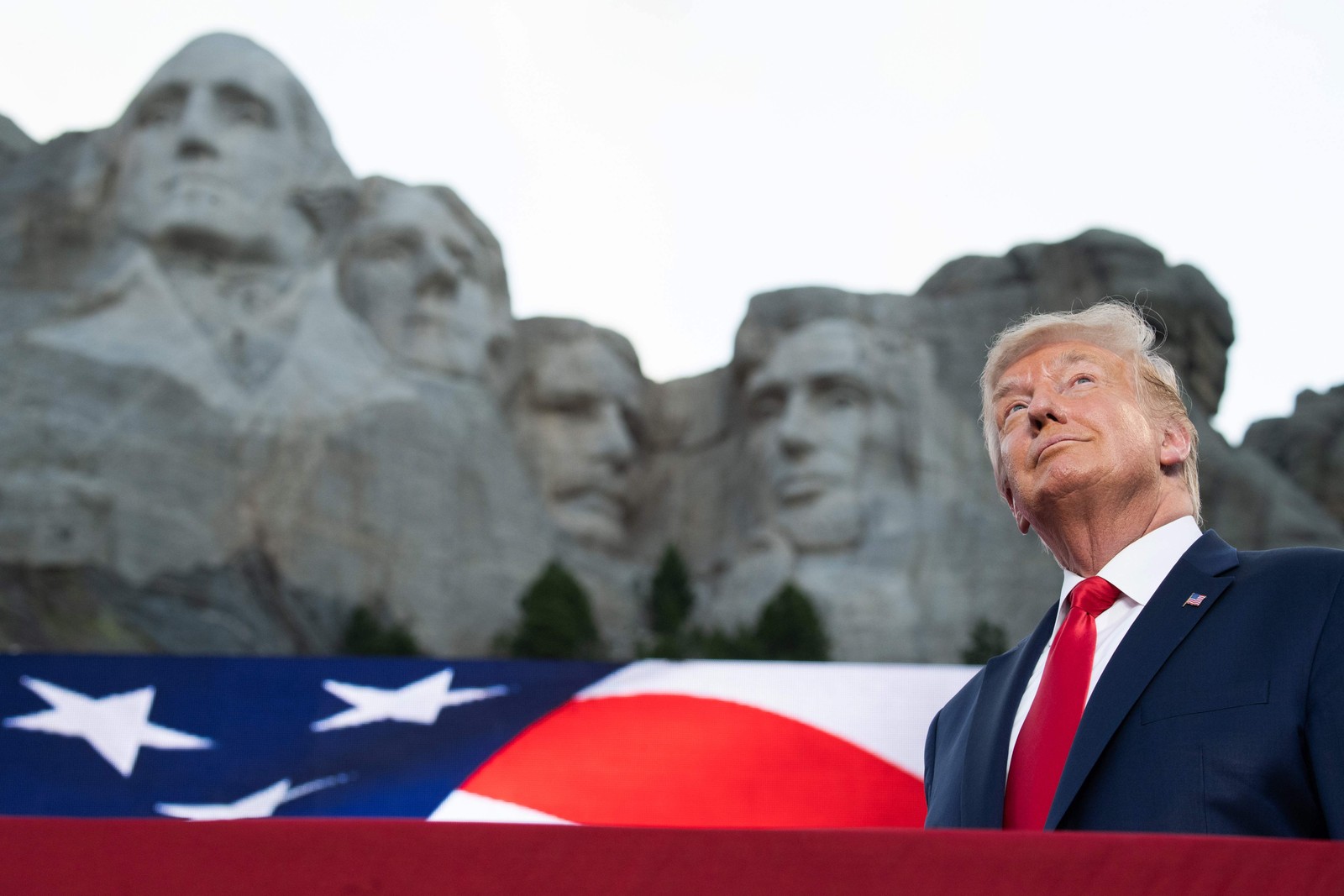 Trump abre as comemorações pelo Dia da Independência dos EUA no Memorial Nacional do Monte Rushmore, em Keystone, Dakota do Sul, onde estão esculpidos os rostos de quatro de seus antecessores históricos: George Washington, Thomas Jefferson, Theodore Roosevelt e Abraham LincolnAFP - 03/07/2020