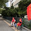Guarda comunitária em Pequim, a postos para a reunião do PC desta semana - Marcelo Ninio