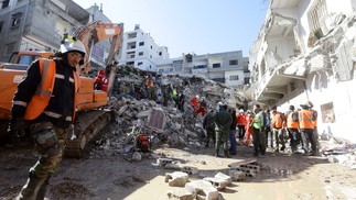 Município havia permanecido relativamente intocado pelos combates no país, mas violência do terremoto deixou irreconhecível a cidade — Foto: Karim SAHIB / AFP