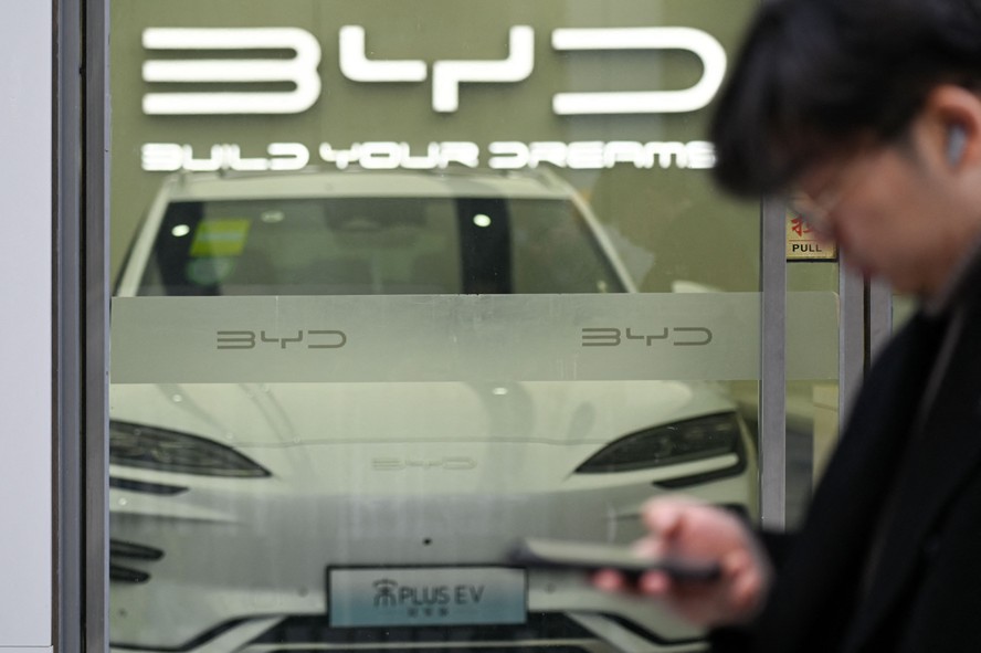 Showroom da montadora BYD, gigante chinesa dos carros elétricos que vai produzir no Brasil