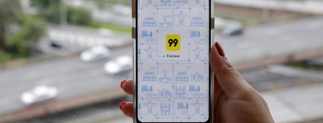 Fundada em 2012 como uma plataforma para motoristas de táxi, depois aberta para autônomos, a 99 se tornou o primeiro unicórnio brasileiro em janeiro de 2018, após ser adquirida pela chinesa Didi Chuxing em negócio avaliado em US$ 1 bilhão.REUTERS/Paulo Whitaker