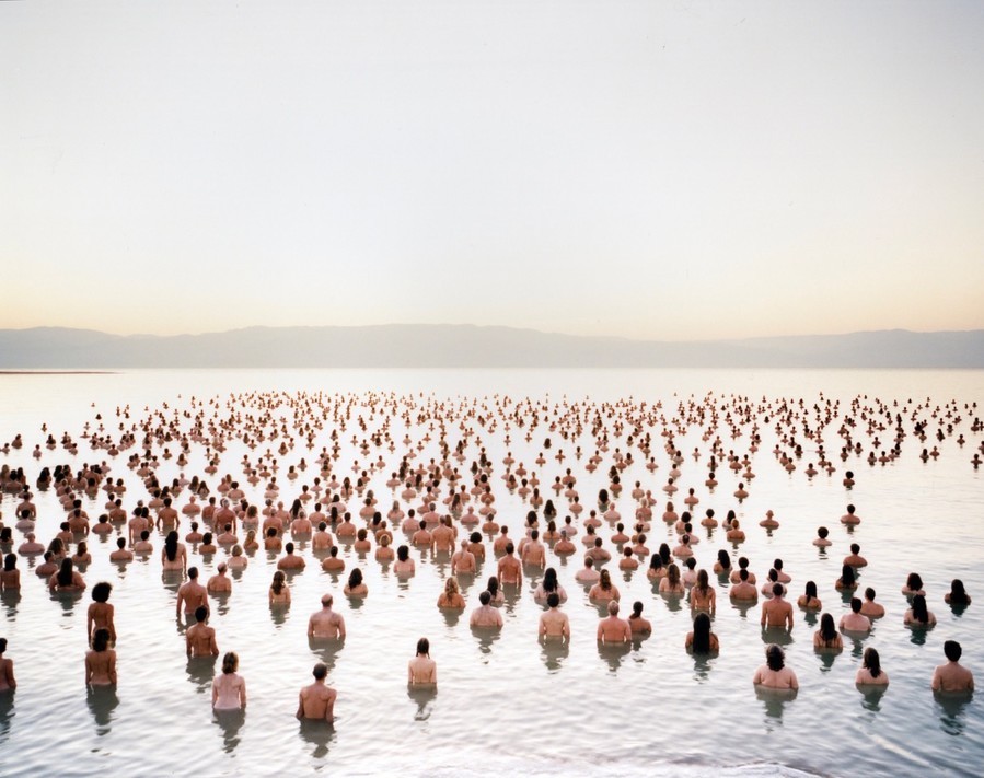 Exposição realizada no Mar Morto em 2011 — Foto: Spencer Tunick