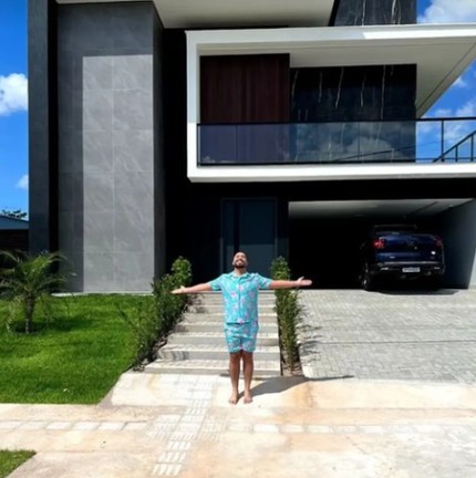 A fachada da nova casa de Gil do Vigor, do "BBB" 21, em condomínio de luxo de Pernambuco — Foto: Reprodução/Instagram