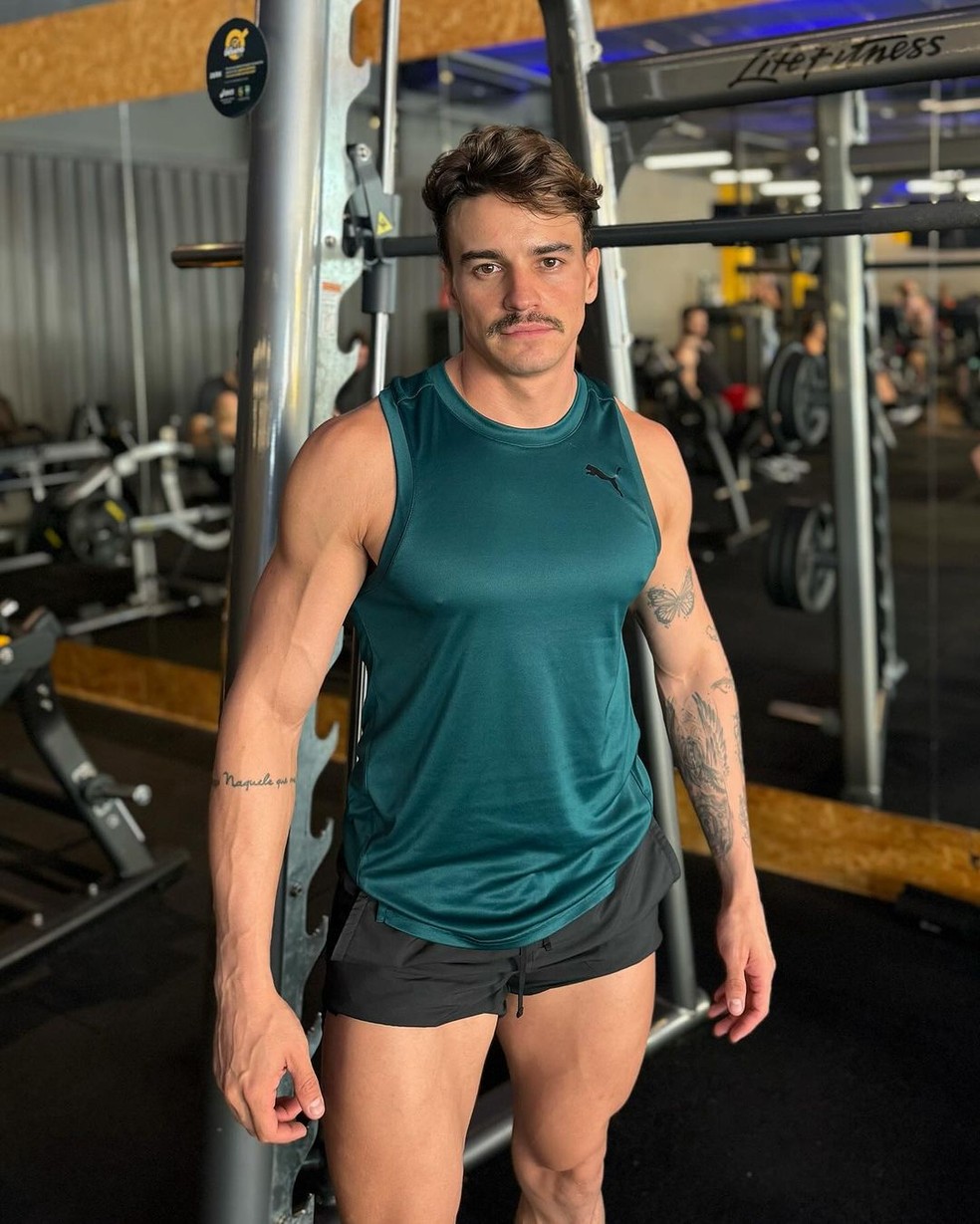 Influencer e modelo fitness Kelvin Rodrigues passou pela 'overpants' — Foto: Reprodução Instagram
