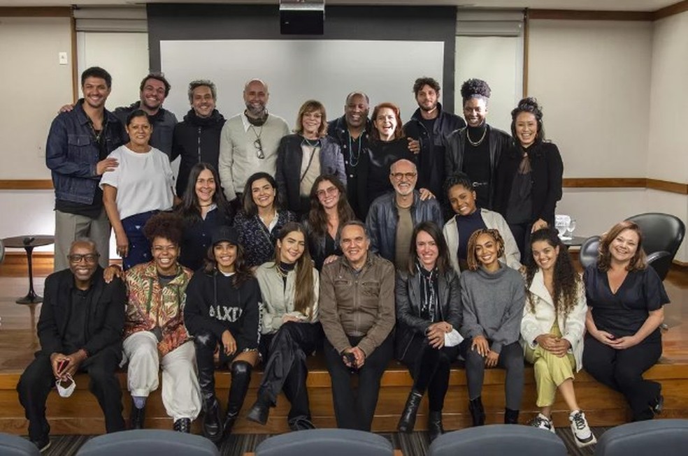 Parte do elenco de 'Travessia', a próxima novela das 21h.  — Foto: Estevam Avelllar / TV Globo