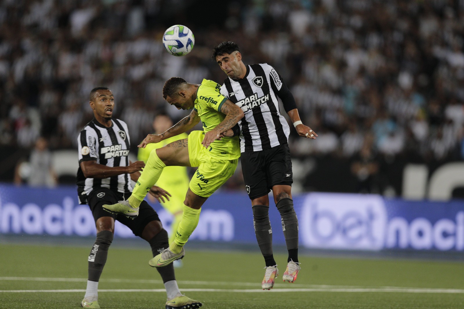 Depois, contra o Palmeiras, o Botafogo levou uma virada de 4x3 — Foto: Alexandre Cassiano/Agência O Globo