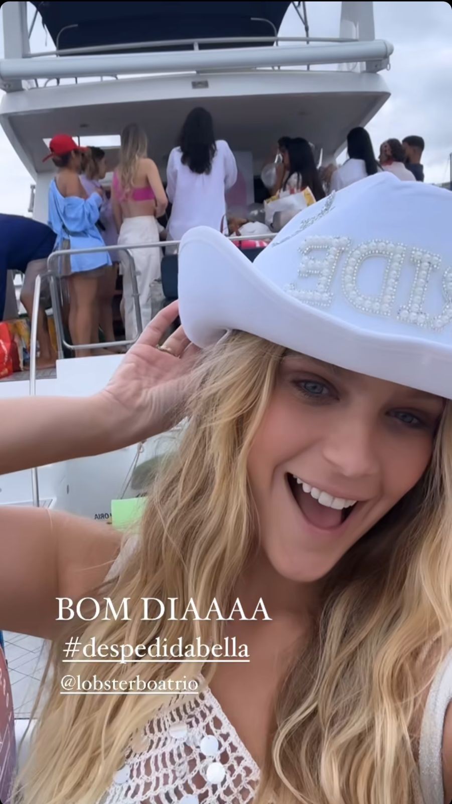 Isabella Santoni mostra detalhes da despedida de solteira em barco — Foto: Reprodução/Instagram