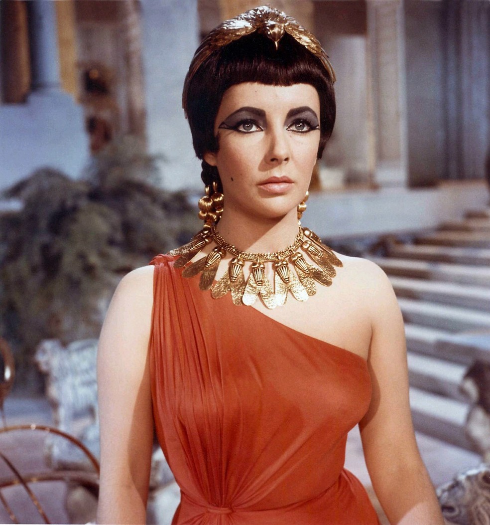 Elizabeth Taylor como "Cleópatra" no filme de 1963 — Foto: Divulgação