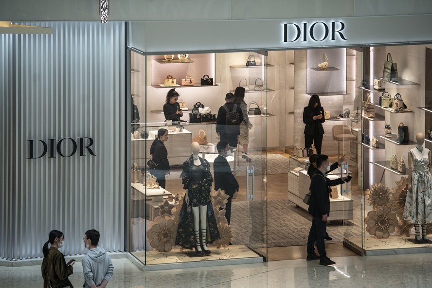 Loja Dior em um shopping de luxo em Xangai, China
