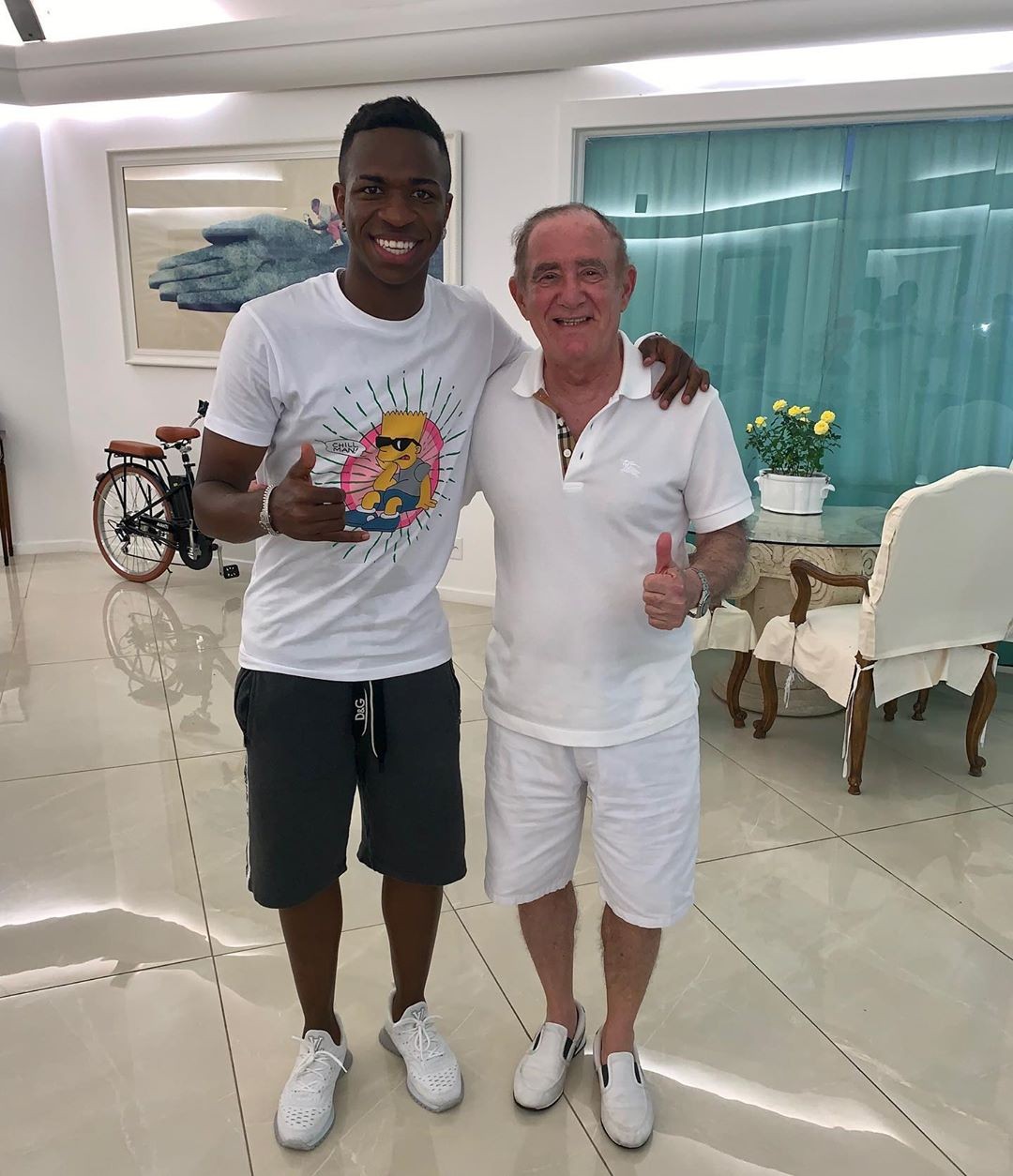Renato Aragão recebeu o atacante Vinícius Junior para um lanche em maio de 2019 — Foto: Reprodução