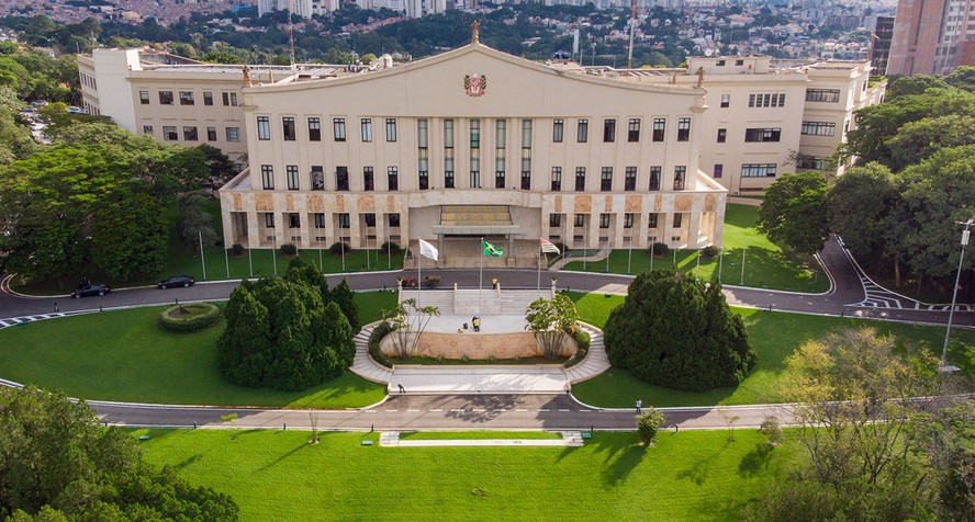 Palácio dos Bandeirantes: políticos precisaram de ajuda para sair