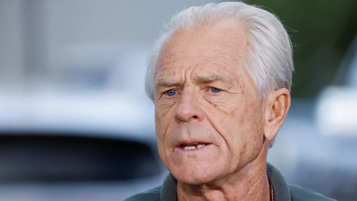 Peter Navarro, ex-conselheiro de Trump deixa prisão e deve estar na Convenção republicana