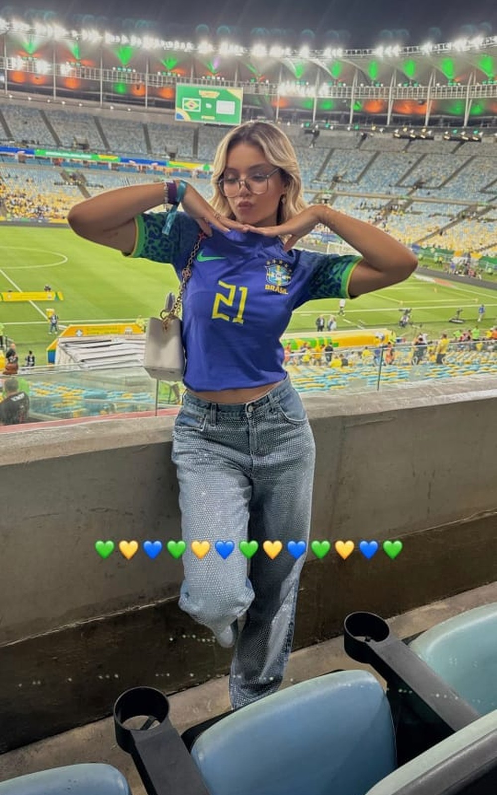 Gabriely Miranda, namorada do Endrick, em jogo do Brasil x Argentina — Foto: Reprodução