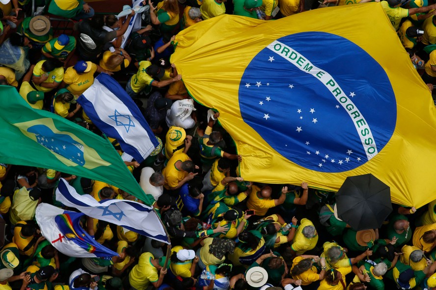 Bandeiras de Israel durante ato de Bolsonaro na Avenida Paulista