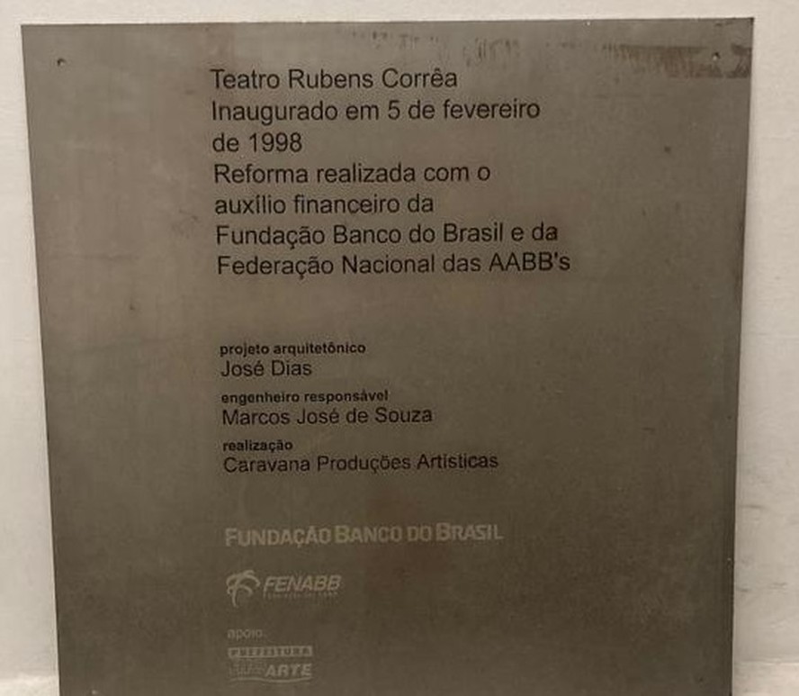 Prefeitura do Rio encontra, em reforma, placa com o nome original do  Teatro Ipanema