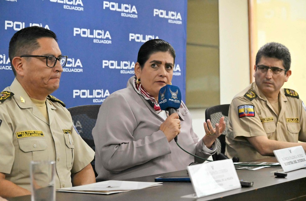 Ministra do Interior do Equador, Monica Palencia, durante entrevista coletiva sobre a recaptura de 'Capitán Pico' — Foto: Rodrigo BUENDIA / AFP