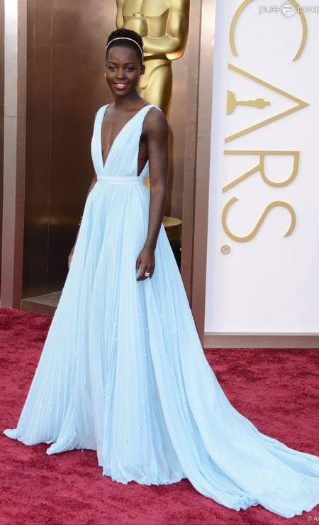 Lupita Nyong'o usou um vestido azul de sonho da Prada em 2014 