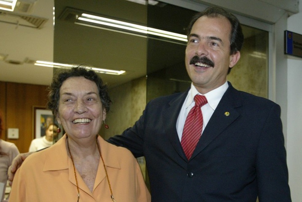 Maria da Conceição Tavares com o senador Aloísio Mercadante — Foto: Roberto Stuckert Filho