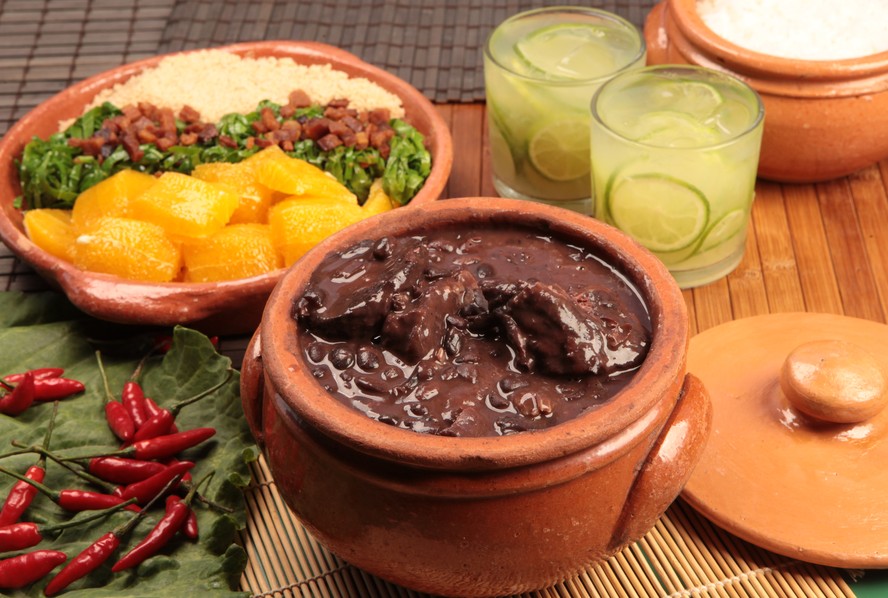 A tradicional feijoada do restaurante Academia da Cachaça