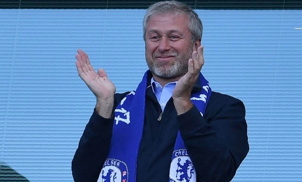 O magnata russo Roman Abramovich, que fez a fortuna no setor do petróleo,  foi obrigado a colocar à venda seus valiosos bens de Londres, incluindo o Chelsea Football Club