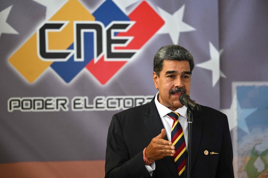 Presidente venezuelano, Nicolás Maduro, em discurso após a assinatura de acordo de respeito às eleições na sede do CNE