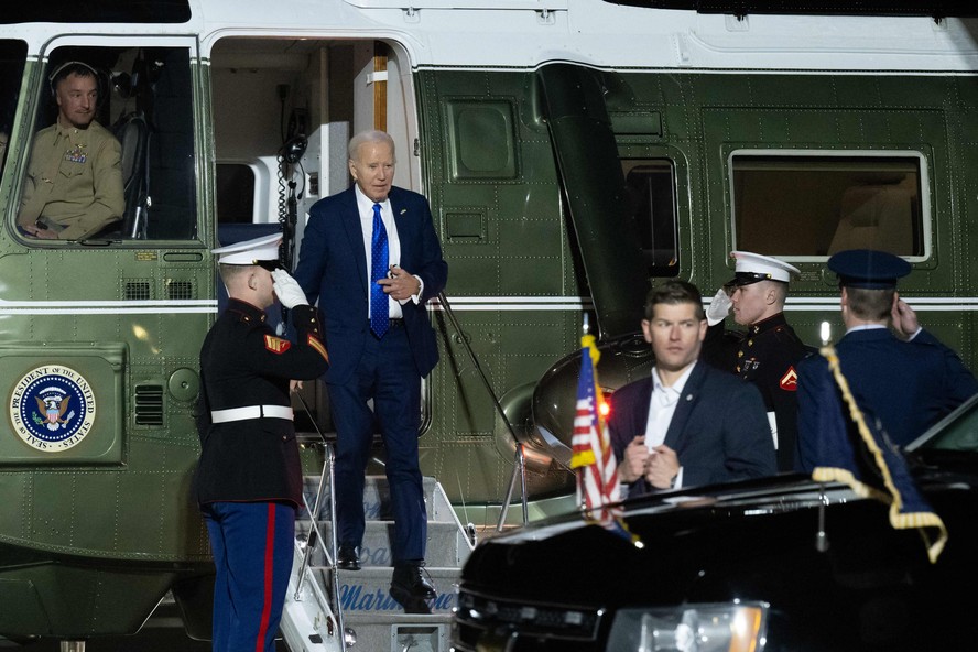 Joe Biden desembarca do Marine One em Delaware