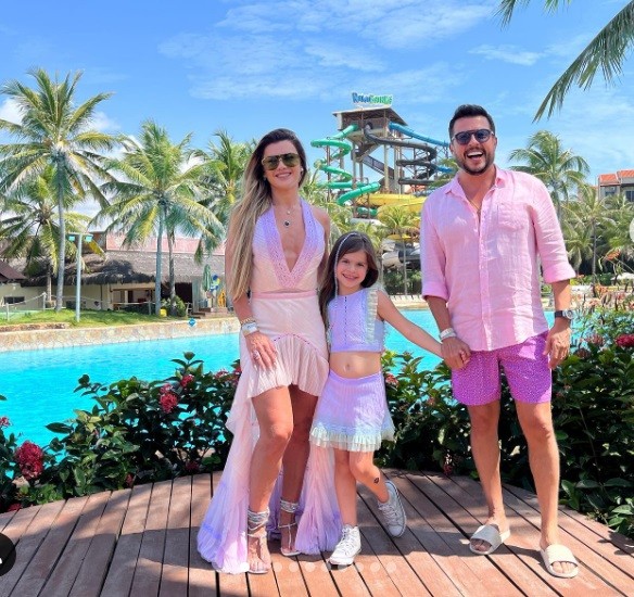 Mirella Santos, Valentina e Wellington Muniz, o Ceará; A menina se tornou blogueira mirim aos 2 anos. Atualmente, ela tem 4 — Foto: Reprodução/Instagram