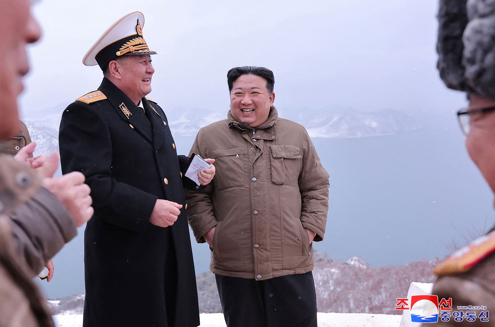 Foto divulgada pela agência estatal KCNA mostra teste de mísseis de cruzeiro da Coreia do Norte — Foto: STR KCNA VIA KNS / AFP