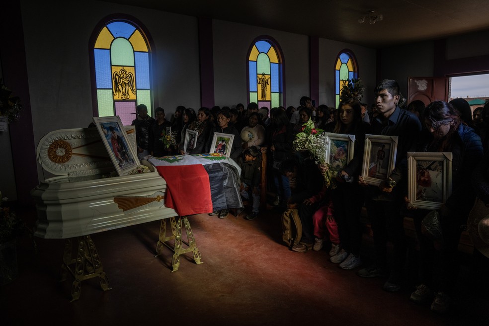 Os promotores disseram que investigariam as mortes de civis, mas não estava claro se haverá justiça — Foto: Federico Ríos/The New York Times