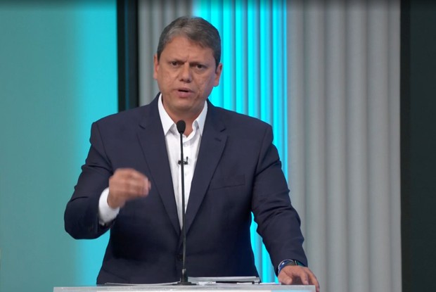 Tarcísio de Freitas durante debate na TV Globo