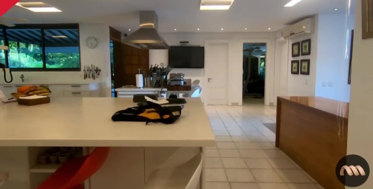 Anitta comprou casa no Itanhangá, no Rio, por R$ 11 milhões — Foto: Reprodução YouTube
