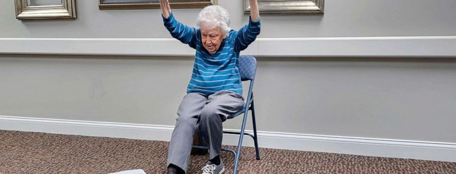 Jean Bailey em uma de suas aulas de fortalecimento físico — Foto: Elk Ridge Village Senior Living