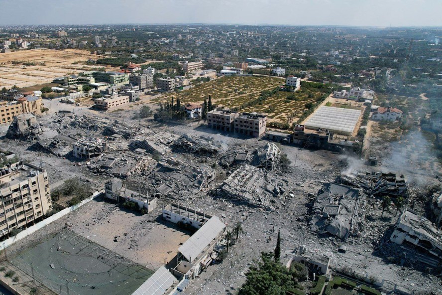 Vista aérea mostra prédios destruídos no distrito de al-Zahra, no sul da Cidade de Gaza