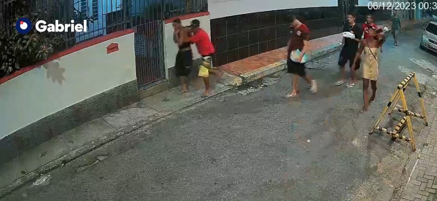 Vítima de justiceiros foi perseguido por 350 metros em ruas de Copacabana; veja vídeo