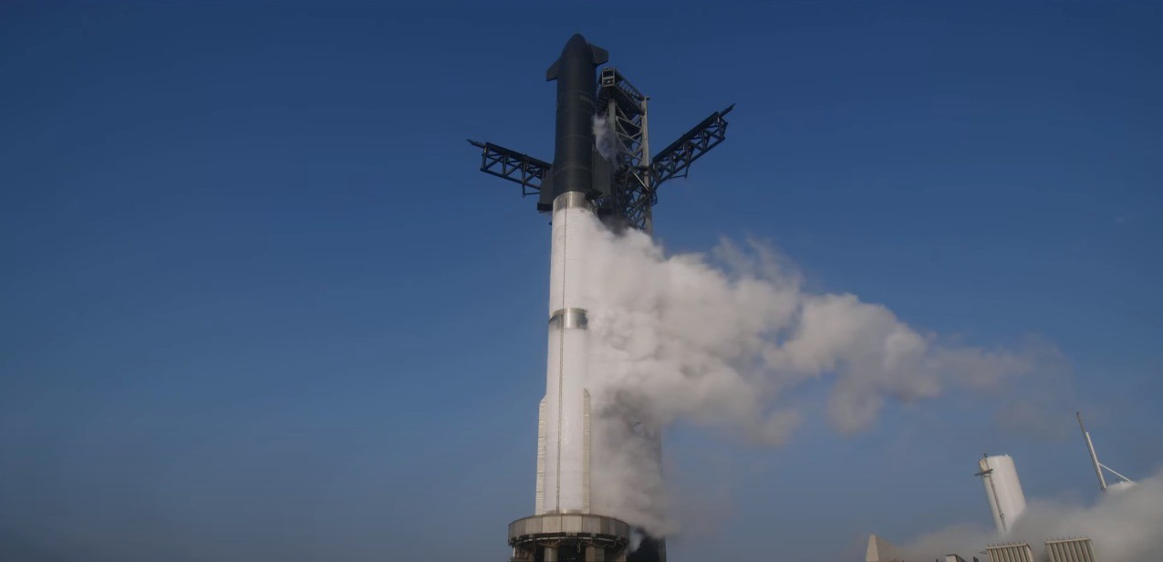 Foguete teve problemas técnicos nesta segunda-feira, data inicial marcada para o lançamento — Foto: Reprodução/Youtube/Space X