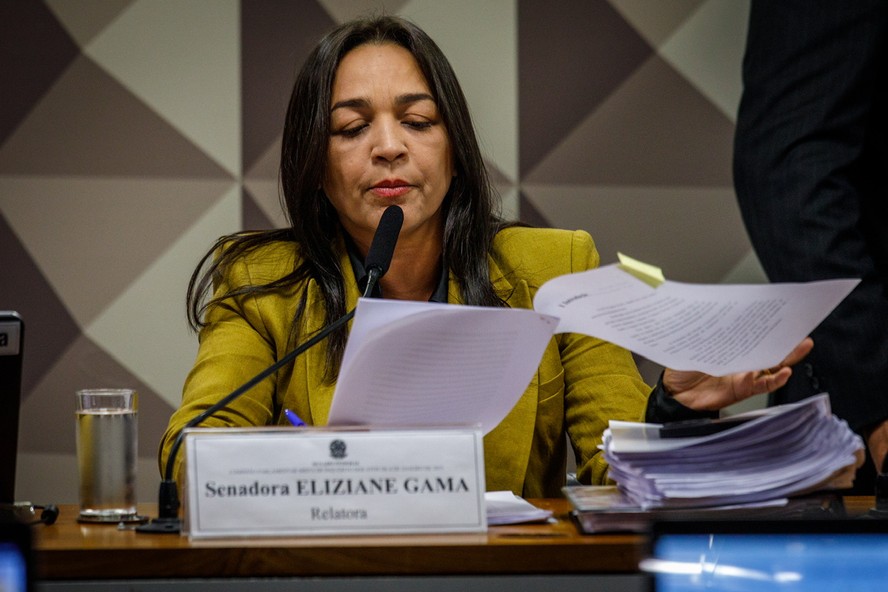 CPI do 8 de janeiro: Eliziane Gama lê seu parecer final sobre atos golpistas.