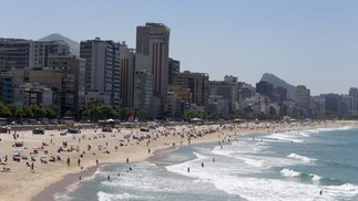 Praia do Leblon — Foto: Fabiano Rocha / Agência O Globo