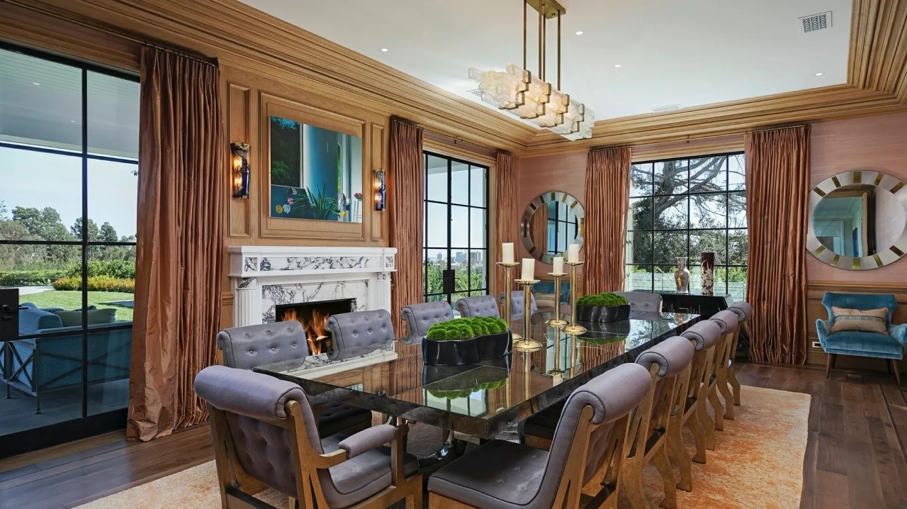 Sala de reuniões na mansão de Jennifer Lopez e Ben Affleck — Foto: Divulgação