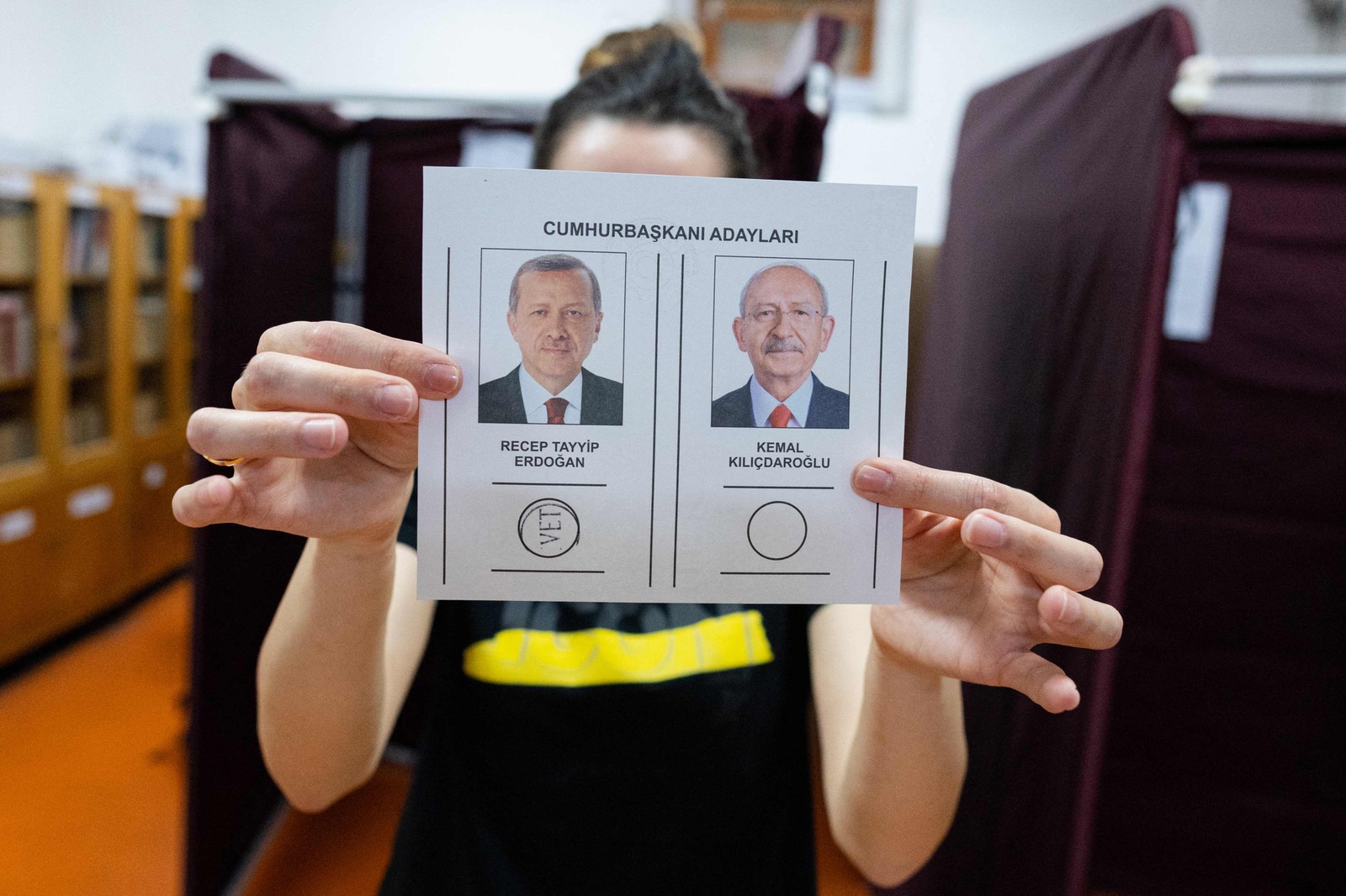 Os candidatos à presidência no segundo turno das eleições da Turquia -  Recep Tayyip Erdogan e Kemal Kiliçdaroglu. — Foto: Umit Turhan Coskun / AFP