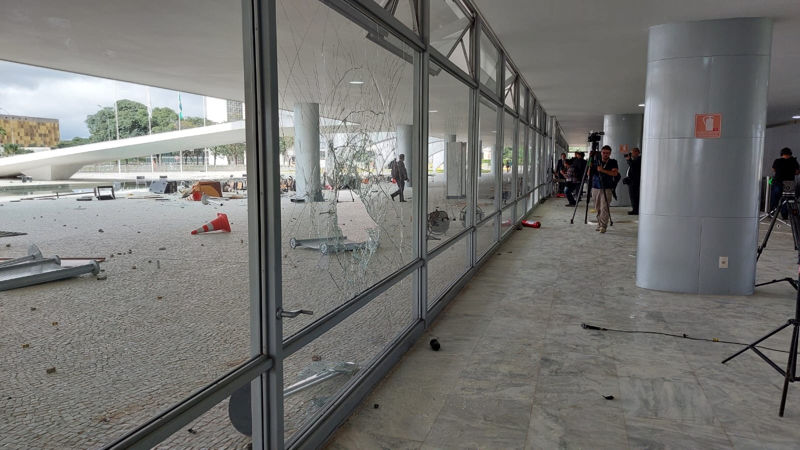 Área interna do Palácio do Planalto destruída — Foto: Bruno Góes/Agência O Globo